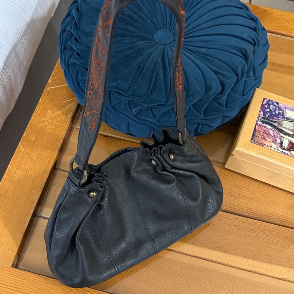 Chic Black Leather Shoulder Bag